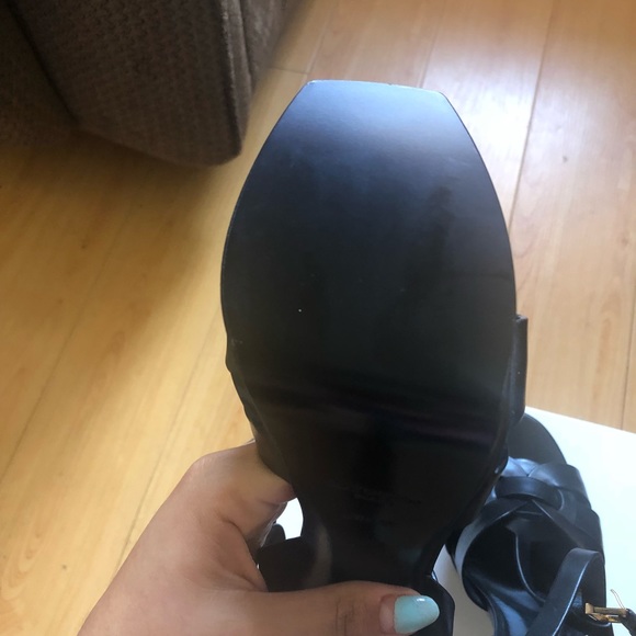 SOLD! Yves Saint Laurent Tributes 105 SANDAL IN BLACK - Picture 6 of 8